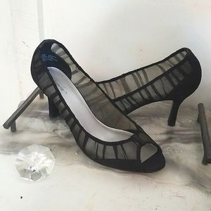 Women's Jacqueline Ferrar black peep toe heels size 8 ¹/²